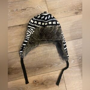 Women’s Trapper Hat Faux Fur Black & White One size H & M NWT!